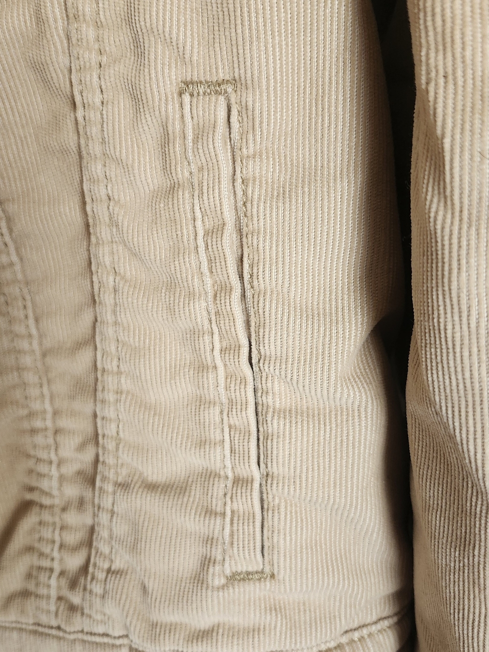 Levi's Men's Sherpa-Lined Trucker Jacket in Tan - Picture 5 of 8